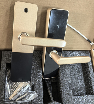 リモコン制御機能を持つBluetooth / WiFi スマートドアロック